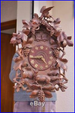 19thc carved wood cuckoo / Wachtel clock with wood mouvement 25.5 in