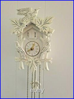 Classic Vintage Cuckoo Clock Bird Pendulum Wall Clock Wall Mount