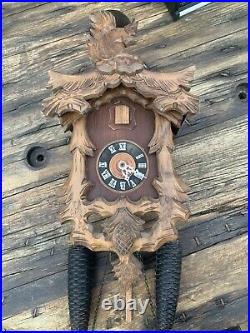 Cuckoo clock, Black Forest/German/Vintage, Carved Painted Wood / squirrel