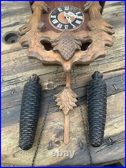 Cuckoo clock, Black Forest/German/Vintage, Carved Painted Wood / squirrel