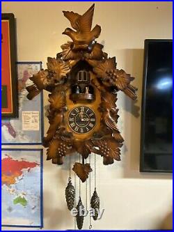 The Time Company Quartz Electric Cuckoo Clock Musical With Turning Dancers (F789)