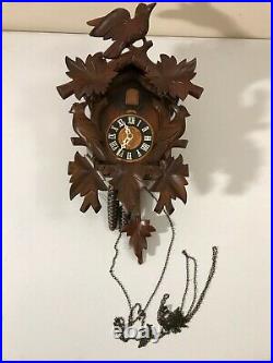 Vintage Black Forest Schmeckenbecher Cuckoo Clock Works Movement Birds