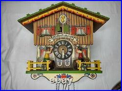 Vintage Schmeckenbecher HOFBRAUHAUS Cuckoo Clock With Beer Drinkers Musical