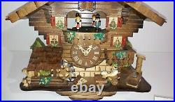 Wooden battery-powered cuckoo German / Dutch clock with music and animation
